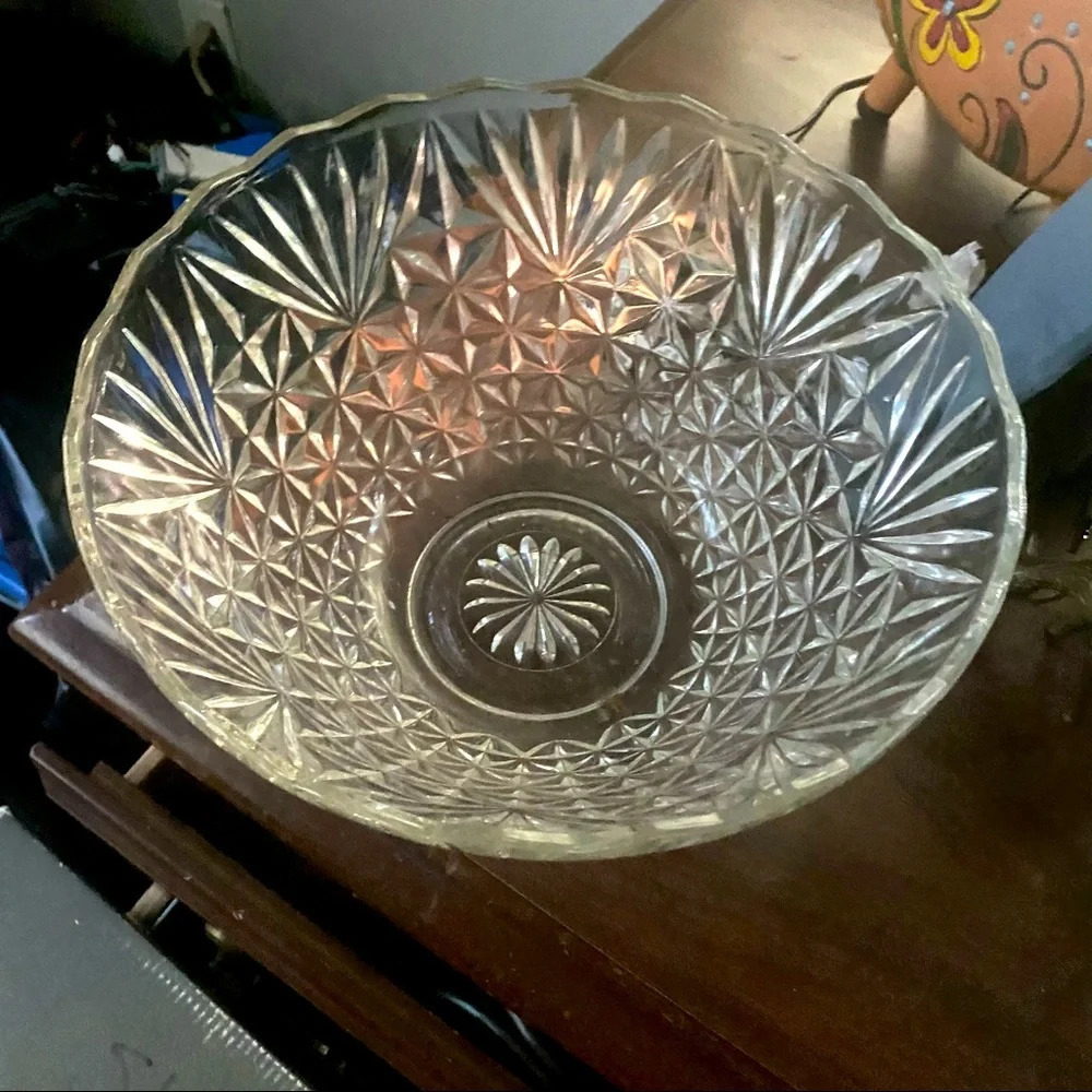 Vintage Anchor Hocking Arlington Glass Punch Bowl Starburst Design